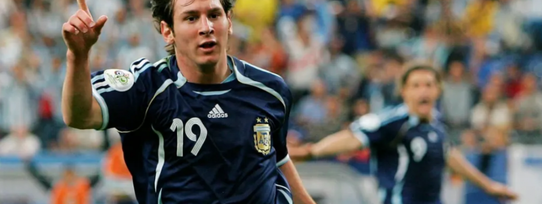 La nuova maglia è anche un omaggio a Messi La nuova maglia è anche un omaggio a Messi