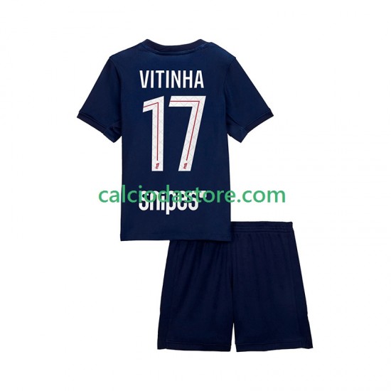 Maglia Paris Saint-Germain Vitinha 17 Gara Home Completo Bambino 2-13 Anni 2025-2026 MC Maglia Paris Saint-Germain Vitinha 17 Gara Home Completo Bambino 2-13 Anni 2025-2026 MC